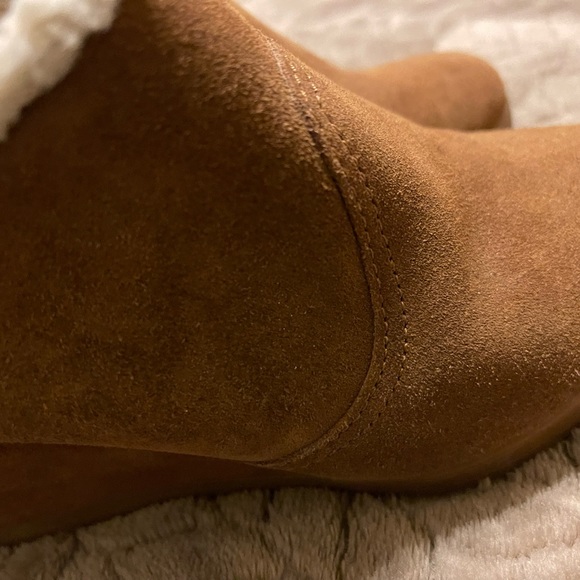 Tahari slip on wedges - camel brown color sz 7 - Picture 6 of 7